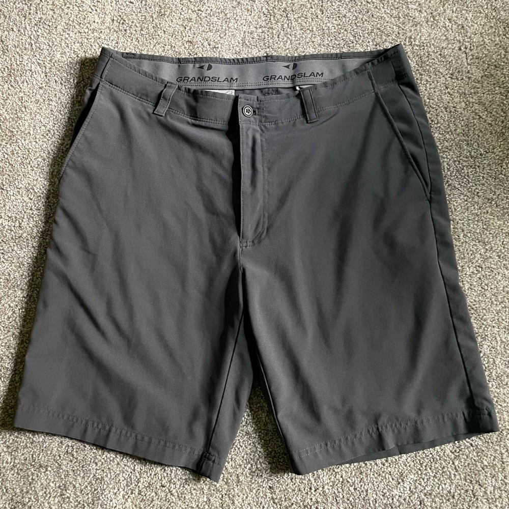 Men’s gray golf shorts